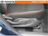 運転席シート上下アジャスター付き。ドライバーの背丈に合わせて調整できます。