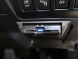 運転席右側にはビルトインETCを設置してあります。