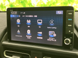 FM・AMラジオやBluetooth Audioなど、複数の音源を画面から選択できます。使いたいメニューがアイコンで整理されており、気分や利用シーンに合わせて音源を切り替えやすい構成です。