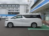 様々な角度から、また内装もご覧いただけるように写真を撮ってます