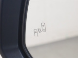 ブラインドスポットモニターで車線変更などの際後方からくる車を知らせてくれます。