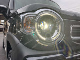 鋭く前方を照らす、LEDヘッドライト。遠くまで視界が開けることで、より安心したストレスのない走行を、提供してくれます。ライトの寿命が長いこともLEDの特徴ですね。