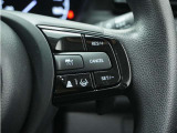 ◆アダプティブクルーズコントロール◆予め設定した車速内でクルマが自動的に加減速。前走車との適切な車間距離を維持しながら追従走行します。【LKAS】車線維持支援システムでステアリング操作を支援。