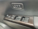 パワーウインドウ(フロントドア、スライドドア)(運転席・助手席・セカンド:ワンタッチ、キーオフ後作動、挟み込み防止機構付)