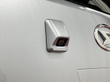【バックカメラ】 対応モニターを装着することで、駐車時に車両後方の様子を見ることができます。
