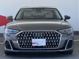 Audiの象徴であるシングルフレームグリルをよりワイドで低くシャープなデザインとすることでワイド&ローのフォルムを協調しています。