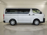 大きな開口部のスライドドアは、狭い駐車スペースでも乗り降りや荷物の積み下ろしも楽々です。