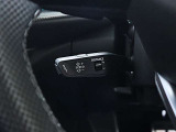 ●アダプティブクルーズコントロールはミリ波レーダーを使用して前車との車間距離を最適に保ちます。また、万が一の時は緊急停止ブレーキ機能も備えておりますので、どなたでも安心してドライブを楽しめます。
