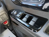 運転席窓操作部スイッチの画像です。