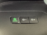 【eコンスイッチ】低燃費運転をサポートするECONモード。スイッチをONすると、エンジンやトランスミッション、A/Cなどを協調制御し、燃費の向上に貢献。エコドライブの効果を高めます。