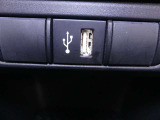 USB充電ポートです。車内でスマホなど電子機器の充電が可能です♪