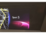 【Sports Sモード】トランスミッションとエンジンの制御によりアクセルレスポンスを向上。力強い加速が可能です。コーナーの多い道などできびきびとした走りを楽しみたいときに適しています。