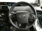 掌にしっかりとフィットする本革巻きのお車になります!!高級感もありドライブも楽しくなりますよ!!