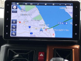 地図が画面いっぱいに表示され、現在地や周辺の道路を確認しやすい仕様です。縮尺の目安も画面上にあり、目的地までのルート確認など、日々の移動をサポートします。