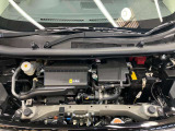 エンジンルームもクリーニング済みできれいですよ。日産の整備士がしっかりと丁寧に点検していますので安心してお乗りいただけます