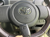 握りやすく操作しやすいステアリング。長距離運転でも疲れにくい設計となっています。