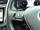 「ACC(アダプティブクルーズコントロール)」による前走車との車間距離を保った自動加減速が働きます。