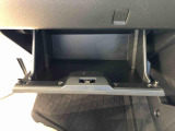 よく使うものが手を伸ばせばすぐ届く、機能面で充実した収納。