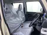 高いホールド性で運転姿勢が安定します。長距離ドライブでも疲れにくいのが魅力です。快適なドライビングライフをお送りください♪