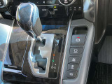 電動ブレーキ&オートホールドでブレーキ力を自動でキープ、信号待ちなどの停車時に、ブレーキペダルを踏み続けていなくても自動的にブレーキ力がキープ。ペダルを踏み続けることによる足の疲れを緩和します。
