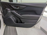 パワーウィンドウのスイッチですよ。運転席に居ながら窓を開け閉めのコントロールできます。