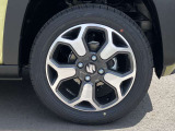 純正ホイールを装着しております。車両に関してのご質問は、スタッフまでお気軽にお問合せ下さい!TEL:0439-88-6662