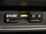 ETC2.0を搭載し、高速道路の料金決済をスムーズに行えるだけでなく、道路情報を活用した高度な運転支援サービスにも対応しています。
