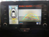 パノラミックビューモニター付きです。車両を上から見たような映像をディスプレイオーディオ画面に表示。運転席からの目視だけでは見にくい、車両周辺の状況をリアルタイムでしっかり確認できます。