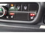 シートヒーター装備付き車!!座席に埋め込まれた電熱線によりシートを暖めることが出来る装備で、温められたシートは、寒い冬でも快適です!!