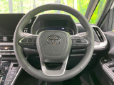 インテリアに合わせたデザインのステアリングは、運転される方のことも考え、運転しやすい形状、大きさです。是非一度、実際に触ってお確かめください。