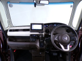 【ルームクリーニング】せっかく乗るならピカピカの車がいいですよね!当店は、他社では省きがちな細部に至るまで、徹底した清掃を行っております。