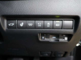 オートマチックハイビームとは、先行車や対向車のライトを認識し、ハイビームとロービームを自動で切り替える機能です。夜道の視界を確保します。詳細は販売店スタッフまでおたずねください。