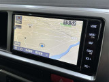 純正ナビを装備。タッチパネル式で使いやすく、お出かけもラクラクです。