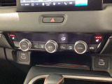 運転席と助手席にシートヒーターが付いています☆寒い時期に腰周りを温めてくれるので体全体が温まりやすいのは勿論、暖房と違い顔に風が当たらないので、乾燥肌やドライアイの方でも大丈夫☆