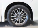 純正のアルミホイール装着車です。タイヤサイズは205/60R16です。