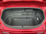 ワイドな開口サイズを確保した使い勝手の良いトランクです。