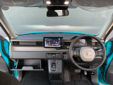 運転席周りです。カップホルダーや小物の収納などは必須ですよね!!使い勝手の良いつくりになっております!!