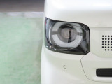 LEDヘッドライトは、点灯の瞬間から光量を発揮し、突然暗くなるトンネルなどでの安定感を高めます。