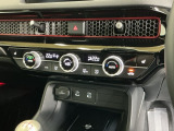 【シートヒーター】雨の日や冷えた車内でも、シートの座面をやさしく温め快適な運転をサポート。USBチャージャー搭載。スマートフォンなどの充電にとっても便利です。
