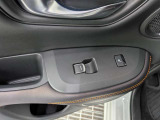 パワーウィンドウのスイッチですよ。運転席に居ながら窓を開け閉めのコントロールできます。