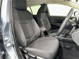 高いホールド性で運転姿勢が安定します。長距離ドライブでも疲れにくいのが魅力です。快適なドライビングライフをお送りください♪