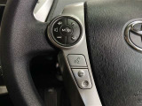 ステアリングには運転中でも簡単に操作できる各種スイッチついてます