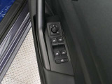 パワーウインドウスイッチとドアミラースイッチです。