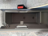 コンソールボックスを開けた状態の写真です。