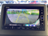 【バックカメラ】切り替え可能バックカメラです。ノーマルビューに、両サイドから車や歩行者がいないか確認しやすいワイドビュー、ギリギリまでバックしたい時にトップダウンビューと画面タッチで切り替え出来ます