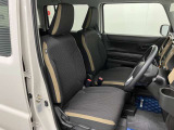 【フロントシート】さまざまな体格の方が快適に運転ができるよう配慮したシートになっております。