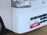 死角になりやすい左右方向の障害物をブザーで知らせてくれるコーナーセンサー搭載