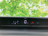 速度やシフト位置などの情報をひと目で確認しやすい配置です。日々の運転中も必要な表示を把握しやすく、視線移動を抑えながら落ち着いて確認できます。