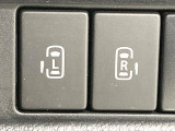 【両側パワースライドドア】スマートキーや運転席のスイッチで後席両側スライドドアの開閉が可能♪電動だから力を入れてドアを開ける必要が無く、小さなお子様でも簡単に開け閉めでき快適です♪