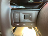 ステアリングスイッチ付きのハンドル!運転に支障をきたすことなくナビ操作が可能です!!